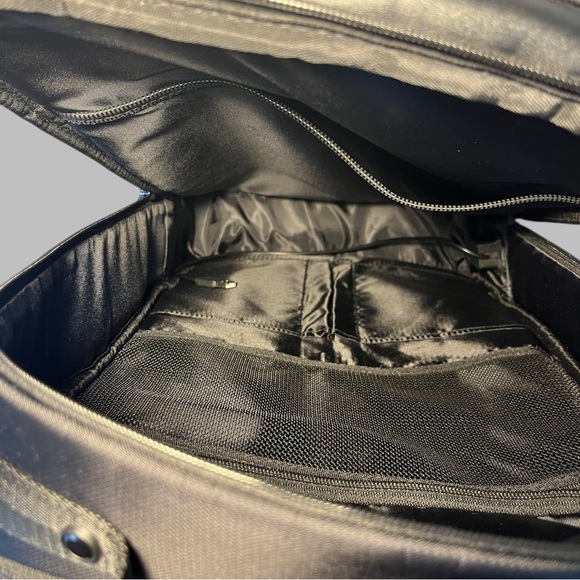 The EZRI Elite Backpack - Picture 2 of 9